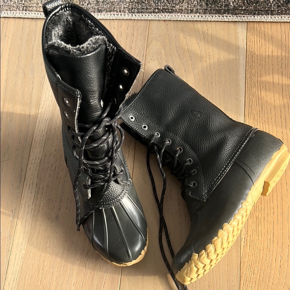 Chic Black Lace-Up Winter Fur Boots